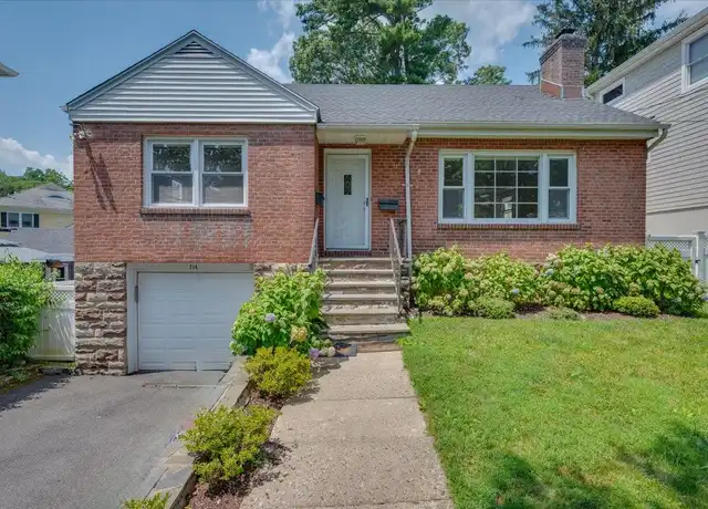 Property at 714 Forest Ave, Larchmont, NY, 10538, 4 beds, 2 baths, [object Object]
