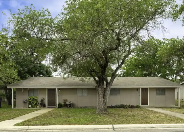 Property at 801 High Meadow Dr Unit 2, Pleasanton, TX, 78064, 2 beds, 1 bath, [object Object]