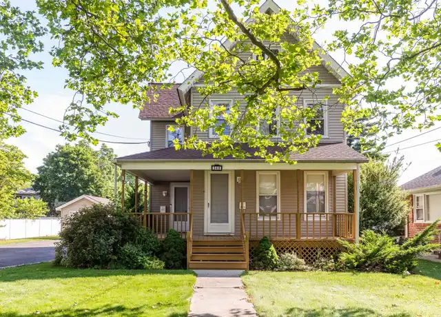 Property at 549 Scranton Ave Unit 1st Floor, Lynbrook, NY, 11563, 2 beds, 1 bath, [object Object]