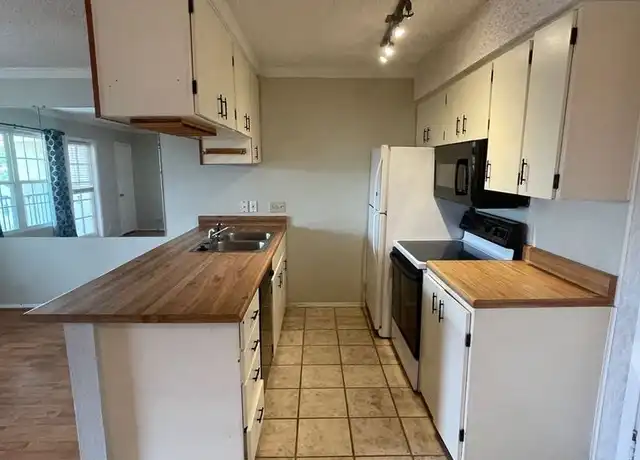 Property at 910 Duncan Ln #44, Austin, TX, 78705, 1 bed, 1 bath, [object Object]
