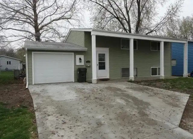 Property at 1425 Sycamore St, Iowa City, IA, 52240, 4 beds, 2 baths, [object Object]