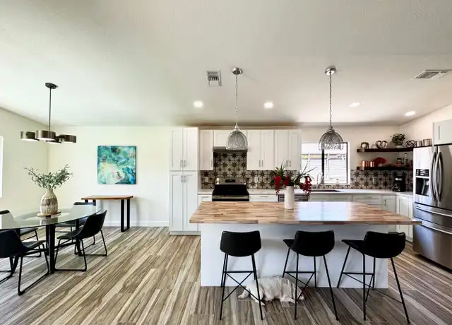 Property at 54415 Eisenhower Dr, La Quinta, CA, 92253, 3 beds, 2 baths, [object Object]