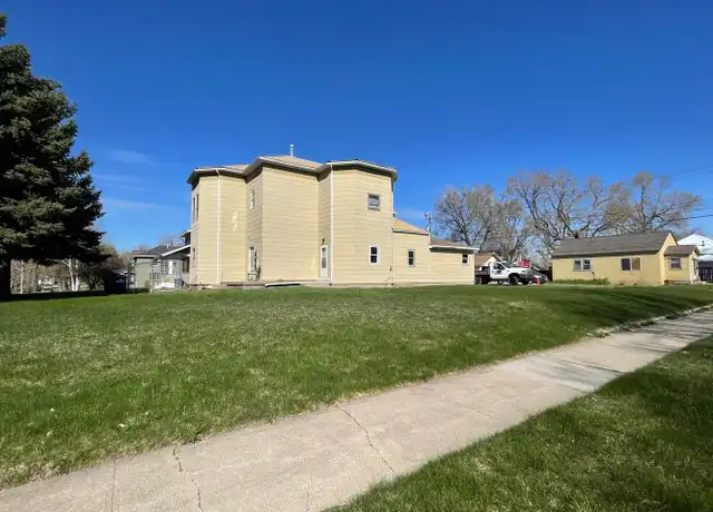 Property at 420 E 6th Ave Unit 2 (back), Mitchell, SD, 57301, 3 beds, 1 bath, [object Object]