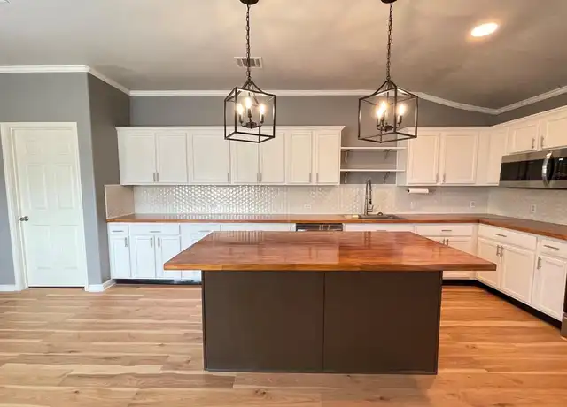 Property at 600 Lakemont Dr, Hutto, TX, 78634, 4 beds, 2 baths, [object Object]