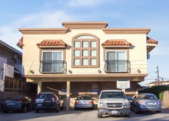 Property at 3728 S Bentley Ave Unit 4, Los Angeles, CA, 90034, 2 beds, 1 bath, [object Object]