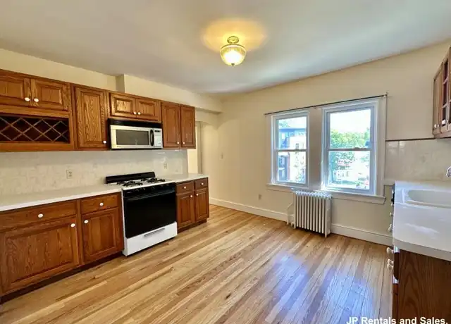 Property at 12 Pinehurst St, Roslindale, MA, 02131, 3 beds, 1 bath, [object Object]