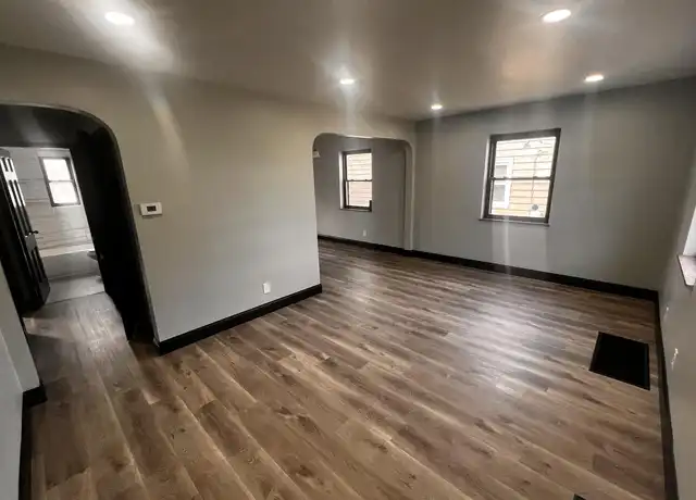 Property at 3077 Worthington Ave, Cincinnati, OH, 45211, 2 beds, 1 bath, [object Object]