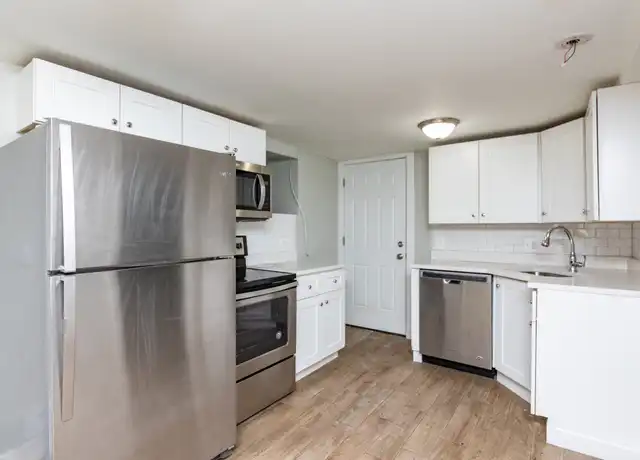 Property at 1431 W Flournoy St Unit G, Chicago, IL, 60607, 2 beds, 1 bath, [object Object]