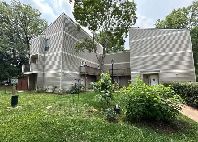 Property at 1605 Merry Oaks Rd Unit G, Charlotte, NC, 28205, 2 beds, 1.5 baths, [object Object]