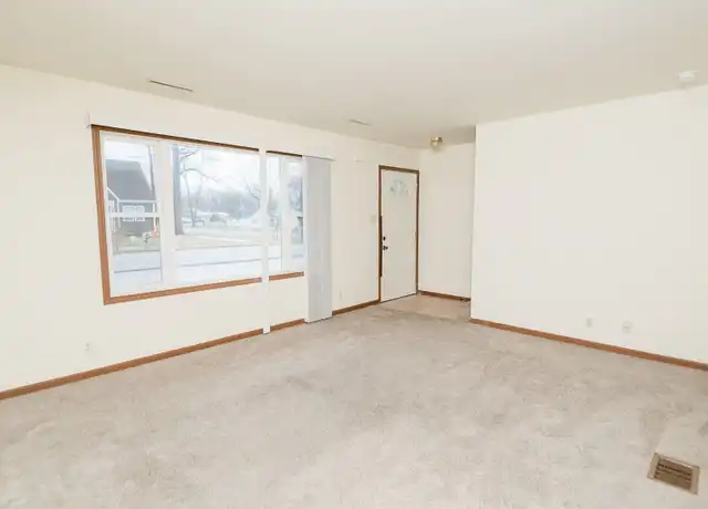 Property at 124 S 15th St, Chesterton, IN, 46304, 2 beds, 1.5 baths, [object Object]