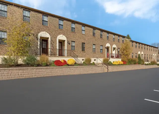 Photo of 400 Bridle Path Rd, Bethlehem, PA 18017