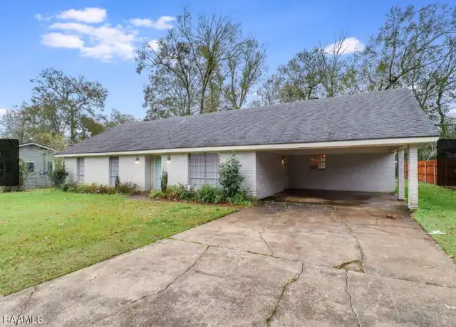 Property at 216 S Demanade Blvd, Lafayette, LA, 70503, 3 beds, 2 baths, [object Object]