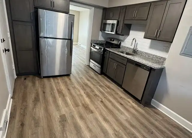 Property at 208 Chenoweth Ln Unit 208-3, Louisville, KY, 40207, 2 beds, 1 bath, [object Object]