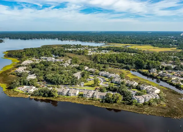 Photo of 1000 Island Point Dr, Jacksonville, FL 32218
