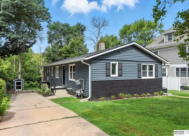 Property at 1132 S 33rd St Unit 3, Omaha, NE, 68105, 1 bed, 1 bath, [object Object]