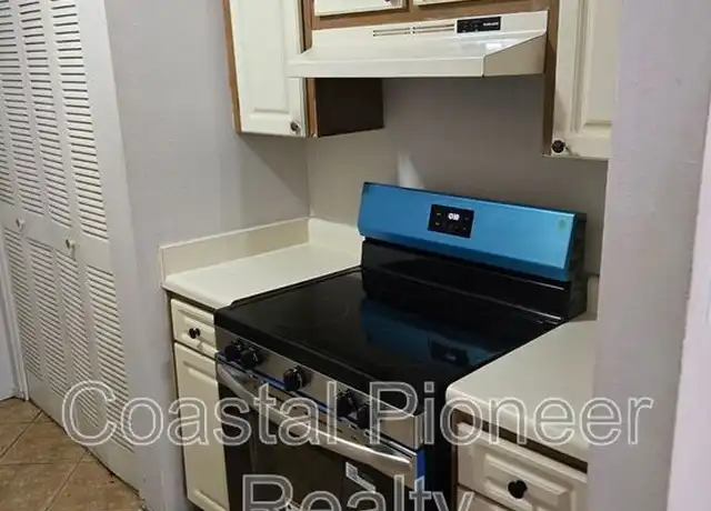 Property at 7511 Pitch Pine Cir Unit D, Tampa, FL, 33617, 2 beds, 2 baths, [object Object]