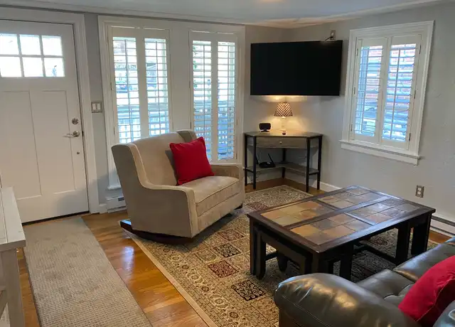 Property at 5 Pearl St Unit 3, Groton, CT, 06340, 1 bed, 1 bath, [object Object]