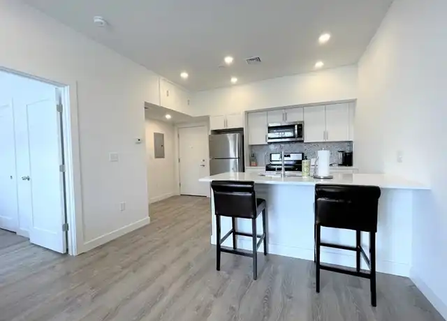 Property at 302 Broadway Unit 202, Everett, MA, 02149, 1 bed, 1 bath, [object Object]