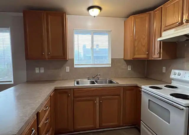 Property at 758 Woodford Ave N Unit 4, Kent, WA, 98031, 1 bed, 1 bath, [object Object]