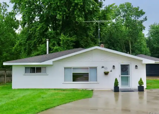 Property at 48677 Sugarbush Rd, Chesterfield, MI, 48047, 2 beds, 1 bath, [object Object]