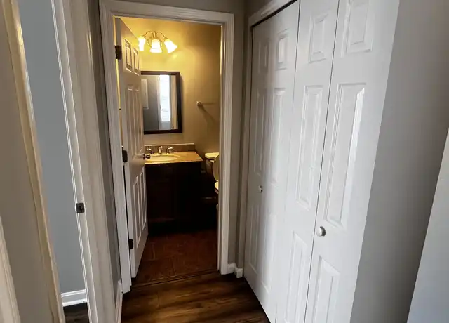 Property at 3600 Hillcross Dr, Louisville, KY, 40229, 2 beds, 1 bath, [object Object]
