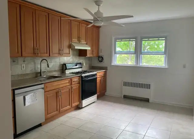 Property at 725 Broad Ave, Ridgefield, NJ, 07657, 1 bed, 1 bath, [object Object]
