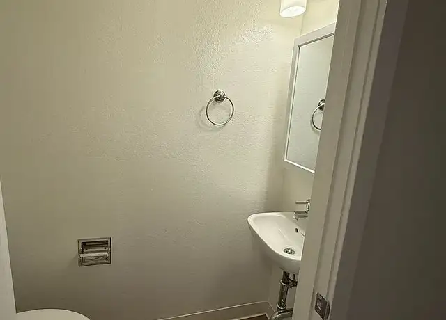 Photo of 1095 Marina Dr, Napa, CA 94559