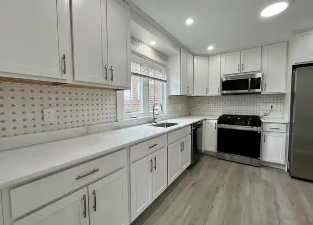 Property at 19 Hobbs Ct Unit 19, Arlington, MA, 02476, 3 beds, 2 baths, [object Object]