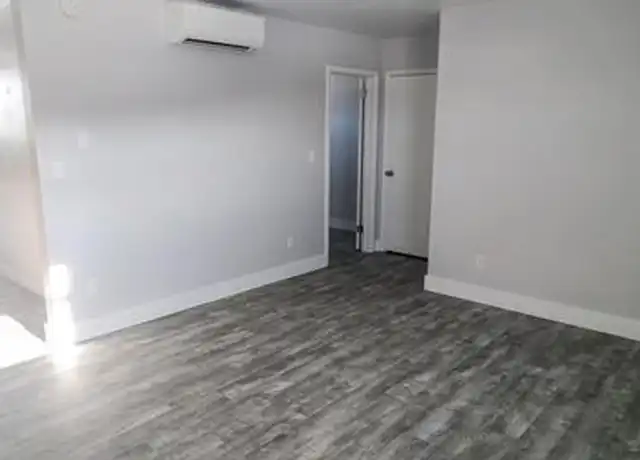 Property at 639 Russian St, California, PA, 15419, 1 bed, 1 bath, [object Object]