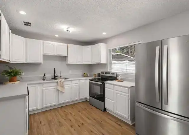 Property at 501 W McLendon St, Plant City, FL, 33563, 1 bed, 1 bath, [object Object]