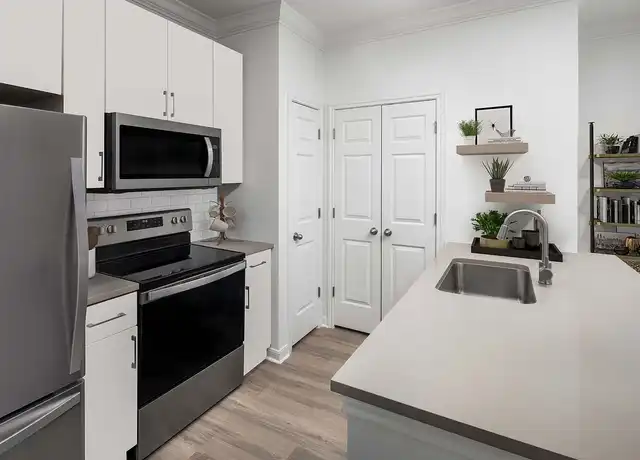 Property at Camden Shadow Brook - 811 W Slaughter Ln, Austin, TX, 78748, 1 bed, 1 bath, [object Object]