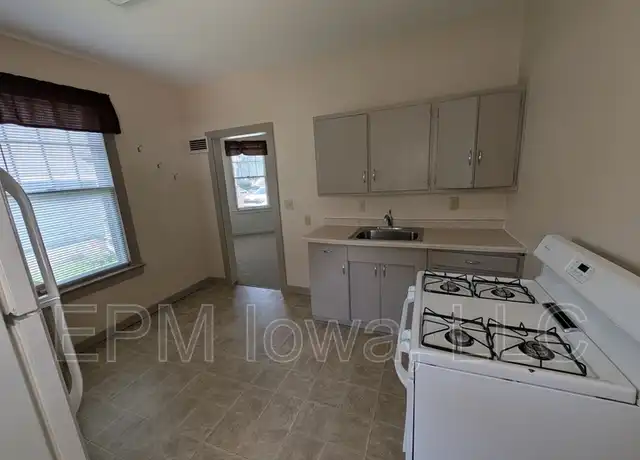 Property at 313 4th Ave SW, Independence, IA, 50644, 2 beds, 1.5 baths, [object Object]