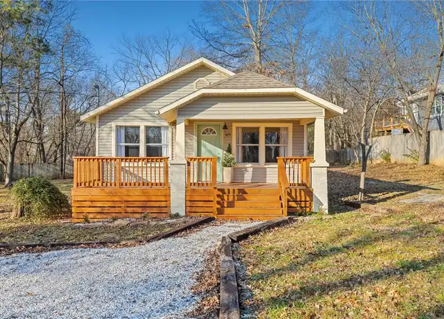 Property at 325 S Washington Ave, Fayetteville, AR, 72701, 2 beds, 1 bath, [object Object]