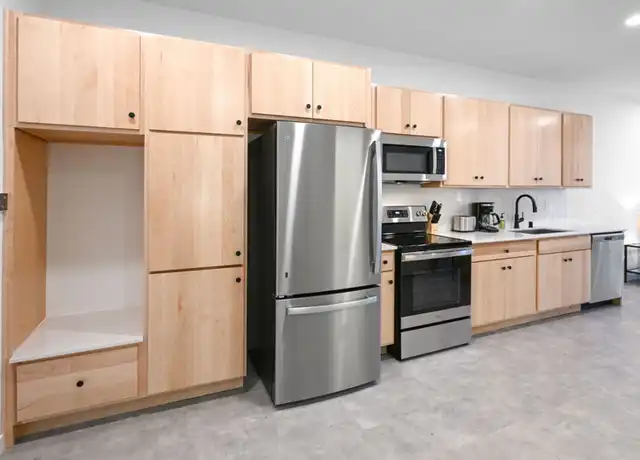 Property at 686 Mike McCarthy Way Unit 213, Ashwaubenon, WI, 54304, 1 bed, 1 bath, [object Object]