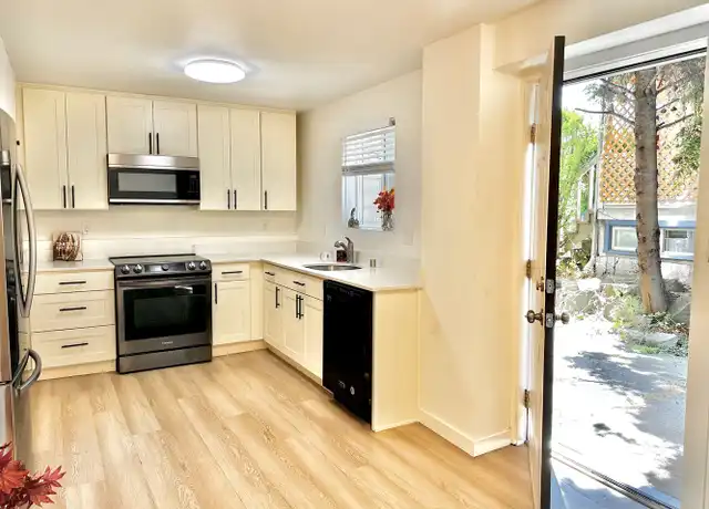 Property at 4218 Pasadena Pl NE Unit 4218, Seattle, WA, 98105, 4 beds, 1 bath, [object Object]