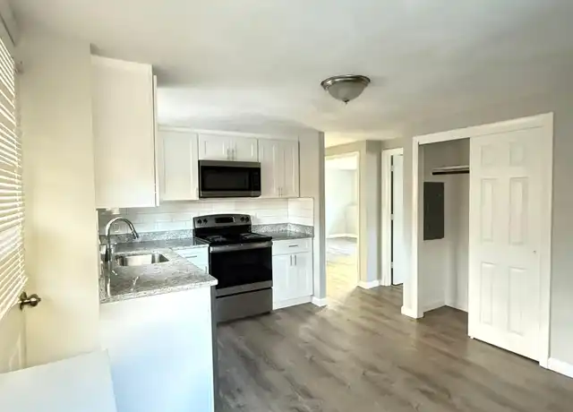 Property at 8 Lanesboro Rd Unit 1, Worcester, MA, 01606, 1 bed, 1 bath, [object Object]