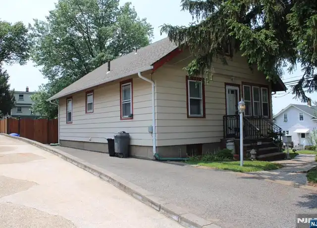 Property at 102 Walter Ave, Hasbrouck Heights, NJ, 07604, 2 beds, 1 bath, [object Object]