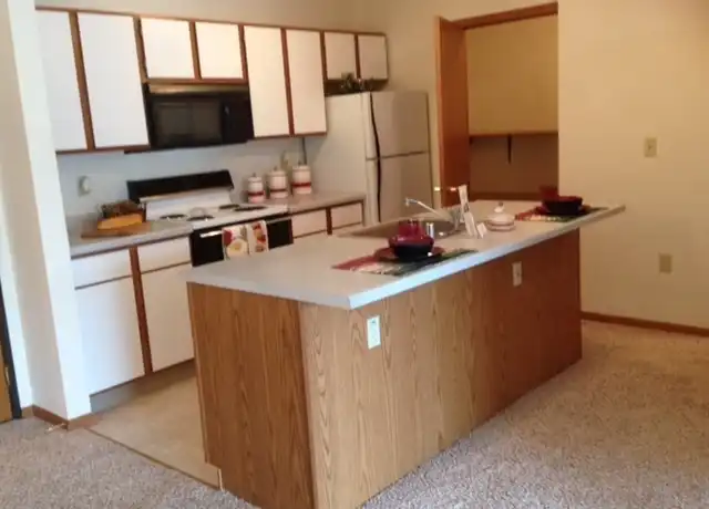 Property at 1838 Green Forest Run Unit 1700-206, Janesville, WI, 53546, 2 beds, 1 bath, [object Object]