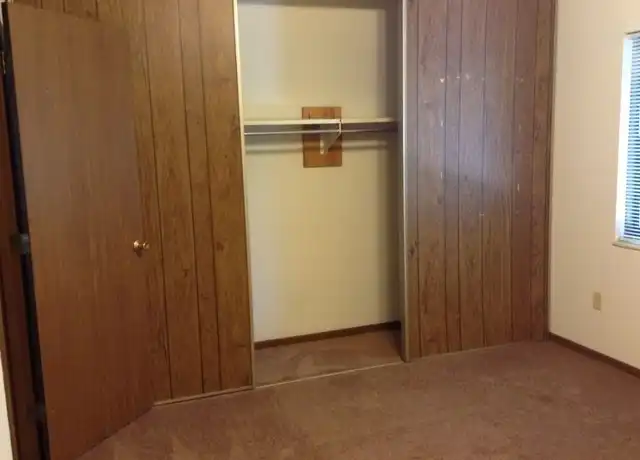 Property at 624 E Hopocan Ave, Barberton, OH, 44203, 1 bed, 1 bath, [object Object]