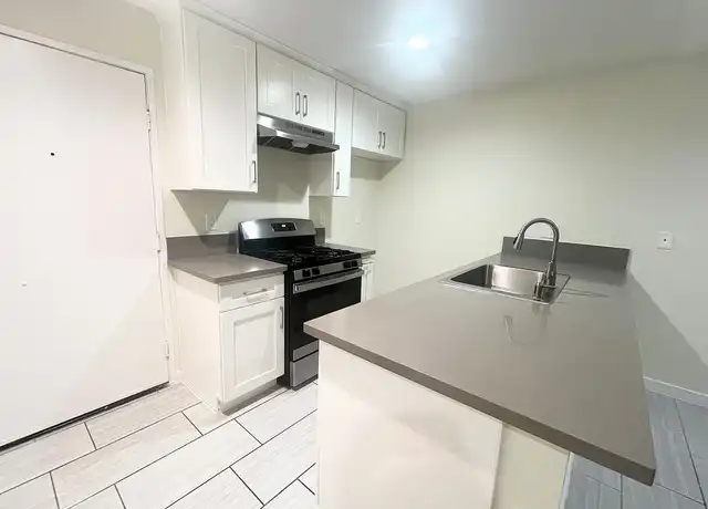 Property at 800 Glenoaks Apartments - 10800 Glenoaks Blvd, Pacoima, CA, 91331, 1 bed, 1 bath, [object Object]