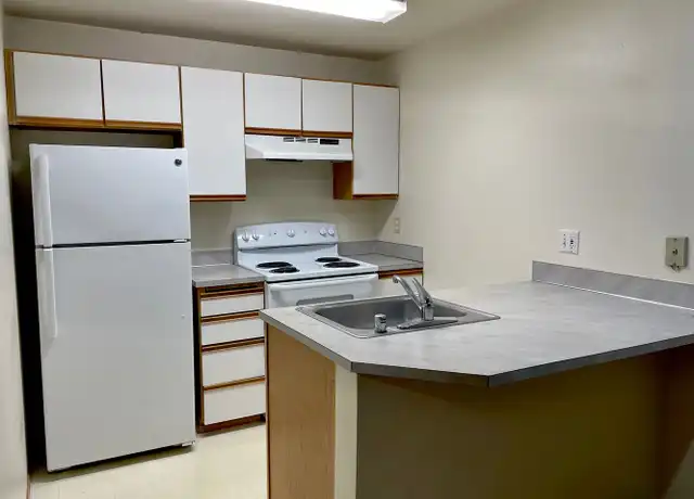 Property at Cedar Park 8 - 12529 35th Ave NE, Seattle, WA, 98125, 1-2 bed, 1 bath, [object Object]