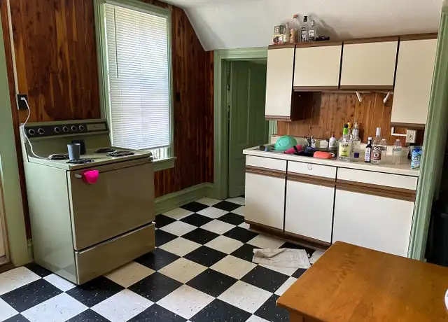 Property at 1021 10th St E Unit 1021 1/2, Menomonie, WI, 54751, 2 beds, 1 bath, [object Object]
