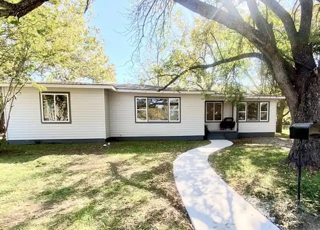 Property at 1410 Vine St, Bridgeport, TX, 76426, 3 beds, 2 baths, [object Object]