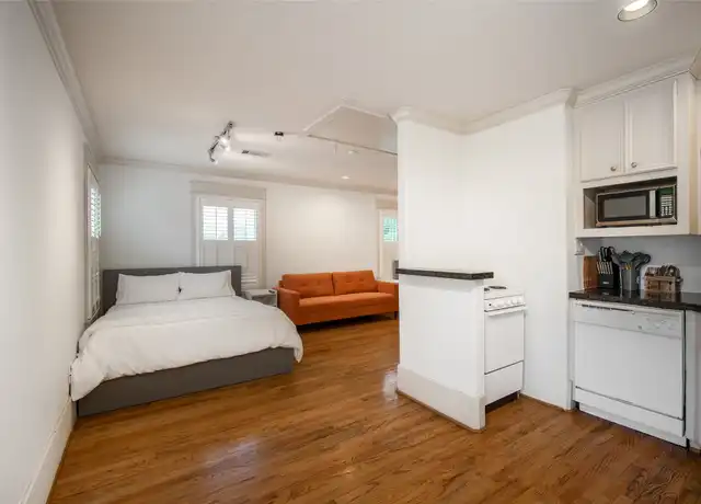 Property at 842 W 22nd St, Houston, TX, 77008, 1 bed, 1 bath, [object Object]