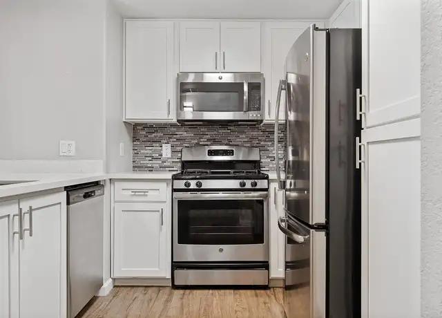 Photo of 700 Gibson Dr, Roseville, CA 95678