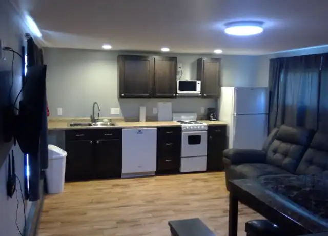Property at 808 6th Ave W, Grinnell, IA, 50112, 1 bed, 1 bath, [object Object]