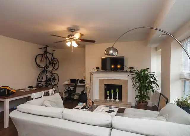Property at 937 W Cornelia Ave Unit 303, Chicago, IL, 60657, 2 beds, 1 bath, [object Object]