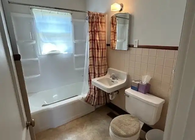 Property at 3 E 28th Ave, Hutchinson, KS, 67502, 1 bed, 1 bath, [object Object]
