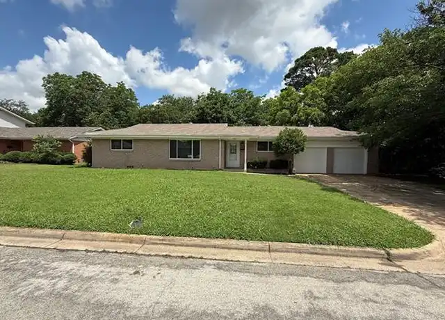 Property at 1511 University Dr, Arlington, TX, 76013, 4 beds, 2 baths, [object Object]