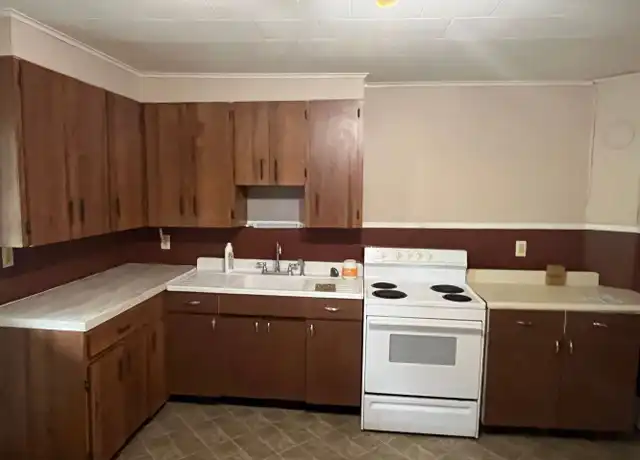 Property at 213-215 Bellman St Unit 213 Upstairs, Throop, PA, 18512, 3 beds, 1 bath, [object Object]